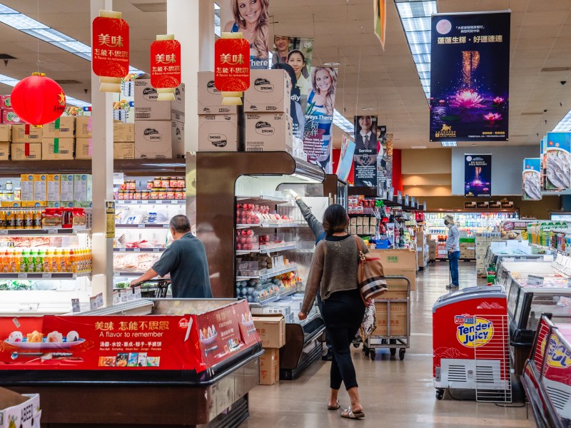 Shoppers at 99 Ranch Market in Clairemont Mesa on Oct. 2, 2022.